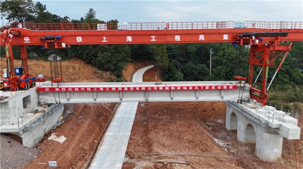 一点钱程 金华铁路枢纽扩容项目首片T梁成功架设